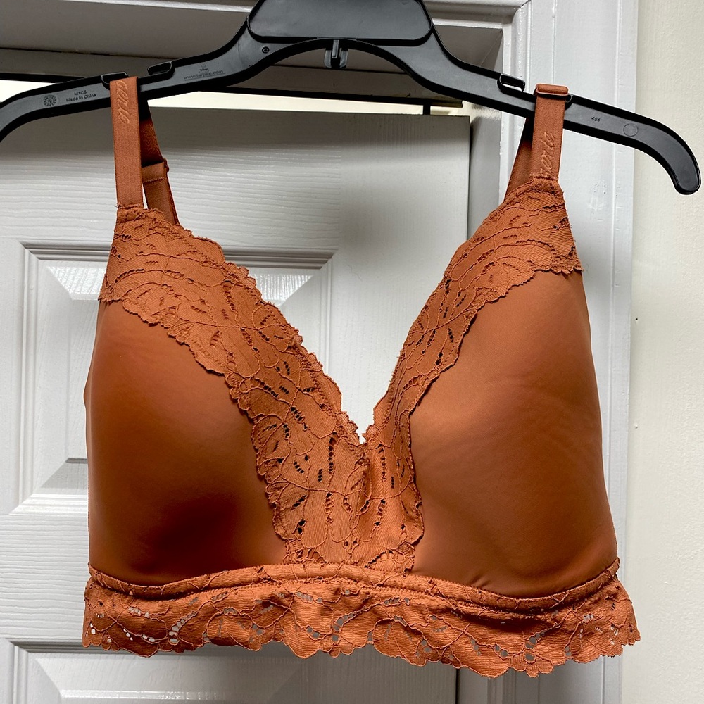 Aerie lace trimmed wire free bra 36DDD